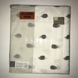 3 piece TwinXL Sheet Set Hedgehog Print